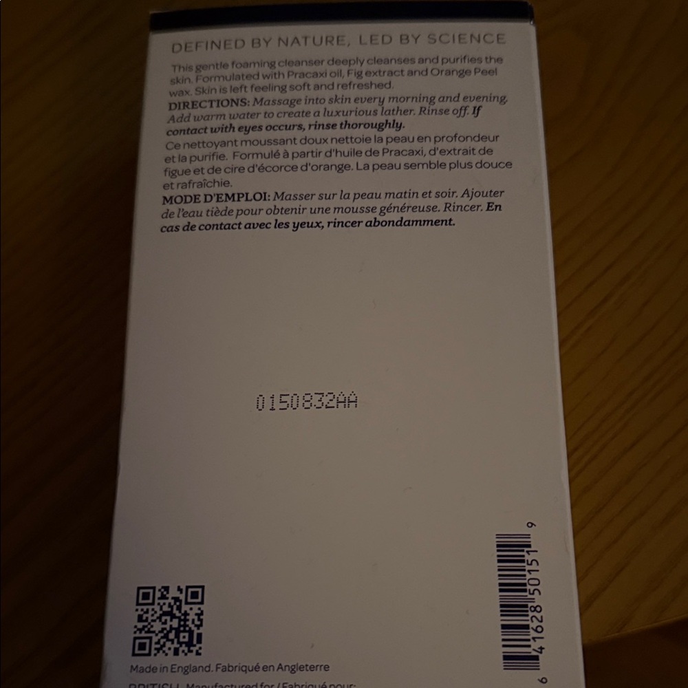 ELEMIS Gentle Foaming Facial Wash - White - Picture 2 of 3